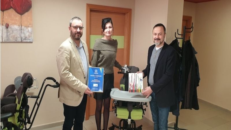 Plzeňský centrální obvod přispěl na nákup speciální rehabilitační židle